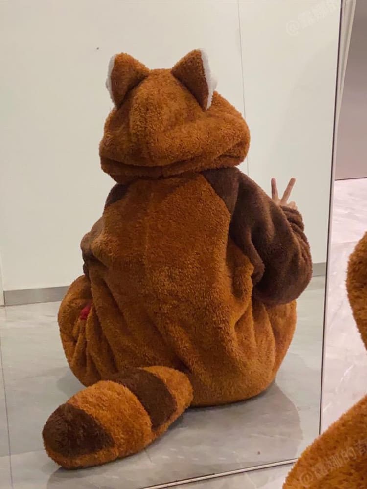 Mode nuit femme : ensemble pyjama panda rouge, style kawaii et douceur extrême pour vos nuits.