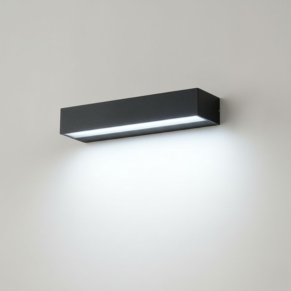 Applique murale LED étanche IP65, durable et résistante. Luminaire moderne pour éclairage extérieur fiable.