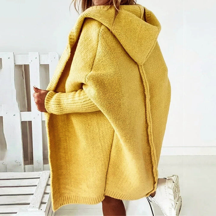 Cardigan long et douillet pour femme, offrant une couvrance généreuse, idéal pour un look décontracté chic.