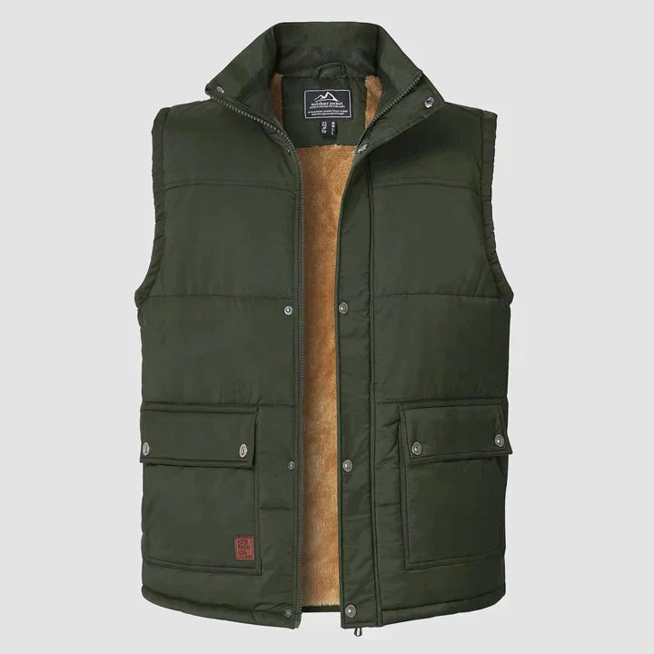 Gilet homme hiver léger, matelassé noir, offre chaleur et liberté de mouvement pour l'extérieur.