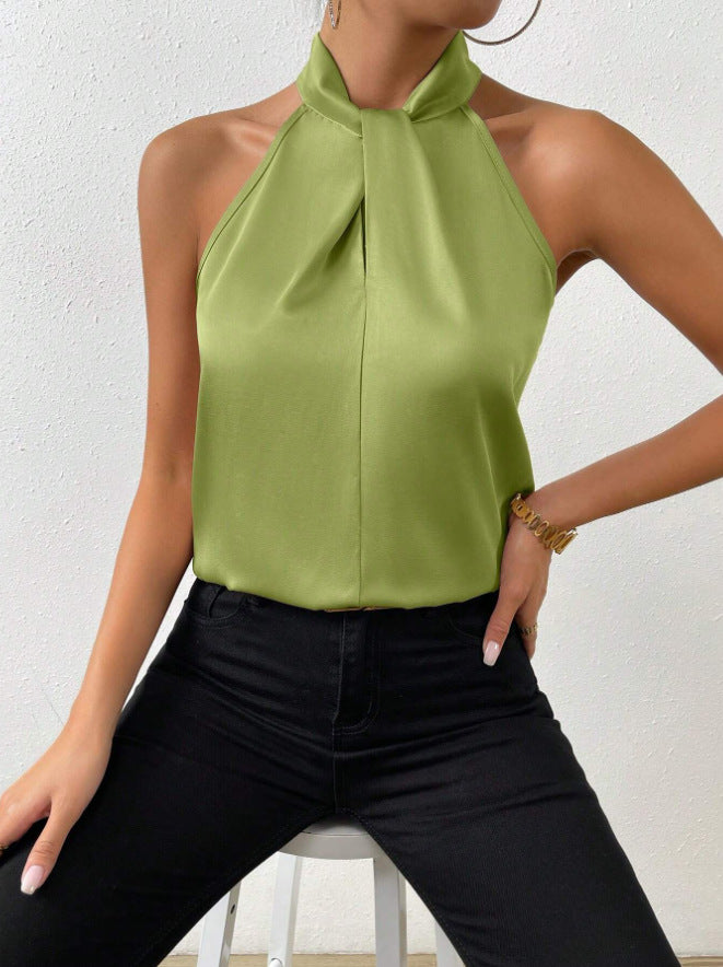 Chemisier femme col halter en soie, design moderne avec nœud frontal.