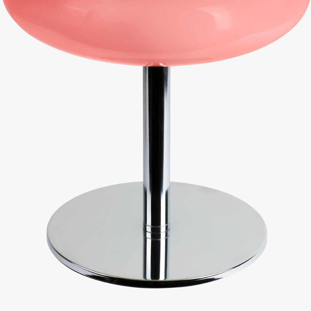 Éclairage élégant: lampe sculpturale mid-century, parfaite pour le bureau ou le salon moderne et stylé.