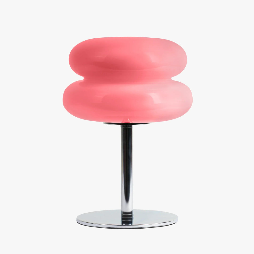 Décoration mid-century: lampe de bureau sculpturale, offrant un éclairage fonctionnel et esthétique.