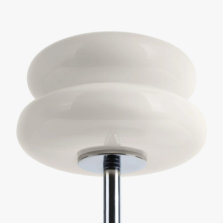 Lumière d'ambiance: lampe de table mid-century sculpturale pour illuminer et décorer votre espace de vie.