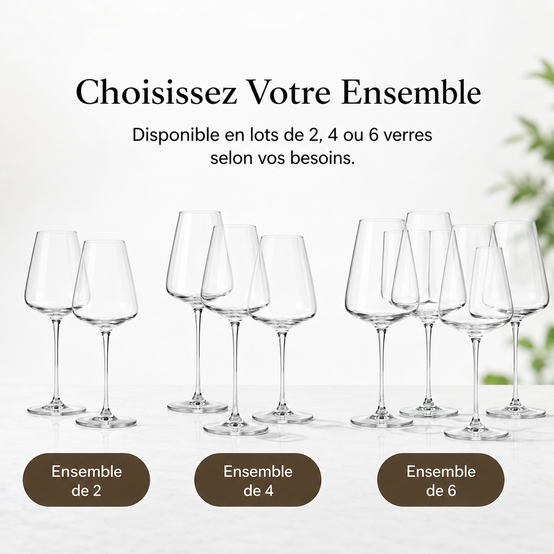 Verre à vin rouge en cristal transparent sur une nappe blanche, prêt pour un dîner élégant.