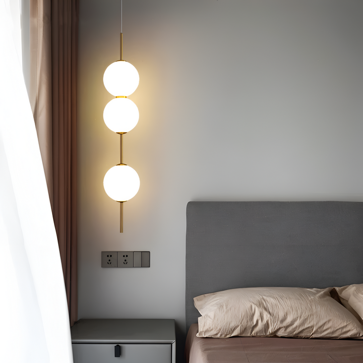 Suspension Gloriva élégante, design vertical en verre mat pour salon moderne, éclairage LED.