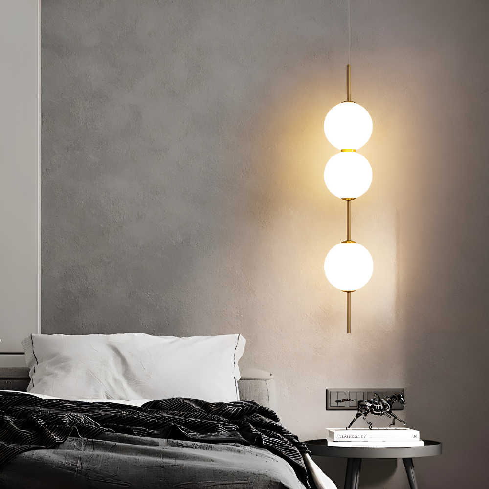 Éclairage LED vertical Gloriva, suspension design pour décoration intérieure sophistiquée.