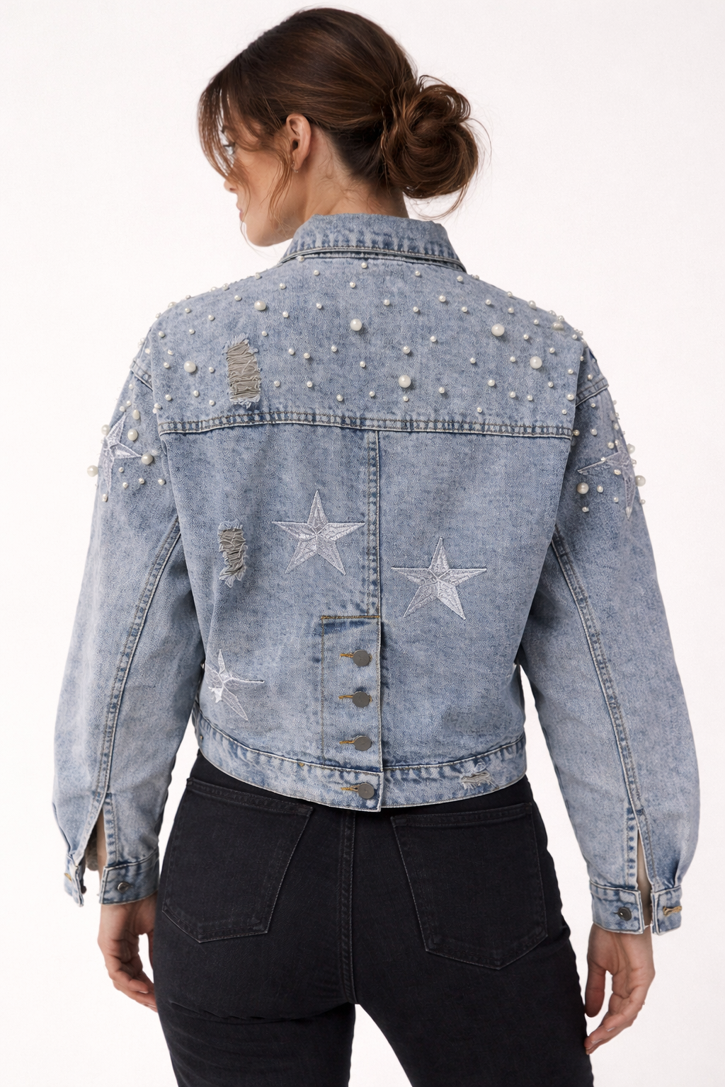 Veste femme printemps, broderie délicate d'étoiles et lune. Un vêtement extérieur décontracté et tendance.
