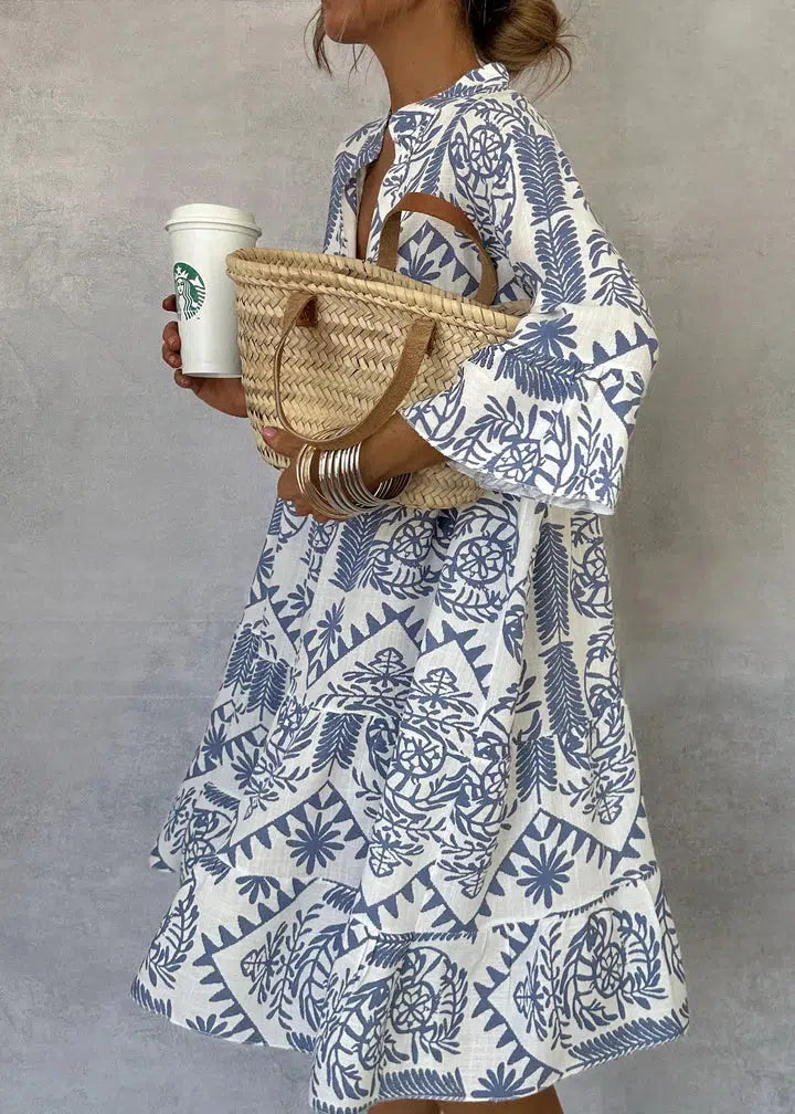 Élégante robe longue bohème Anastasia pour femme, motif fleuri estival, fluide et blanche, idéale vacances.