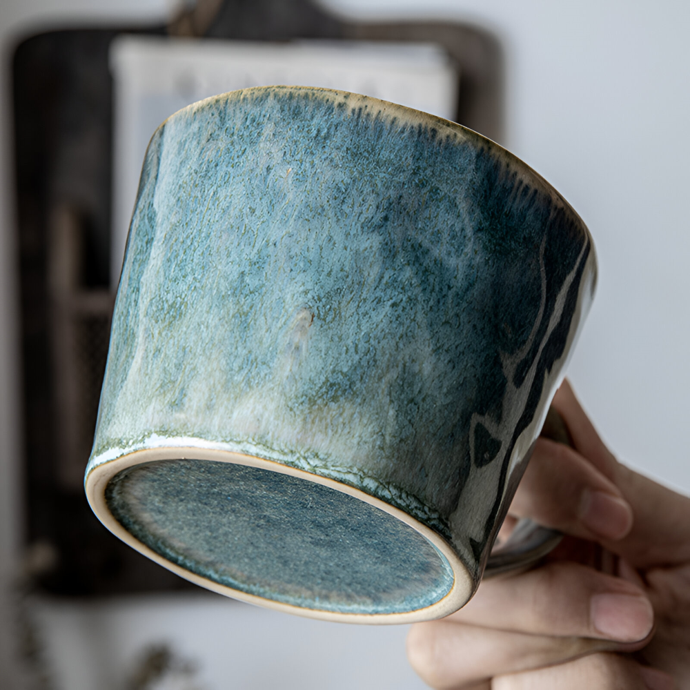 Tasses à café en céramique vintage style rustique, émaillage céladon, idéal pour votre cuisine.