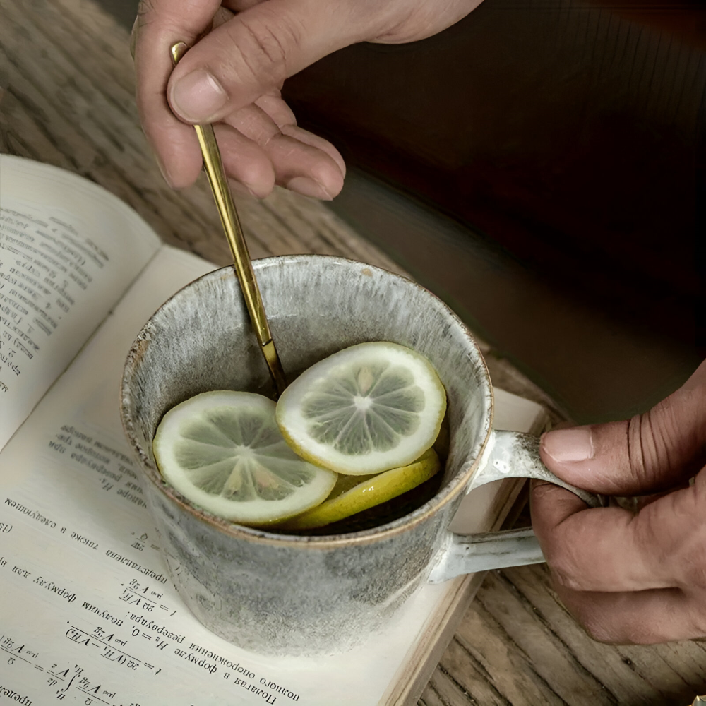 Tasses à café 350ml en céramique vintage céladon. Profitez de vos boissons chaudes avec style rustique.