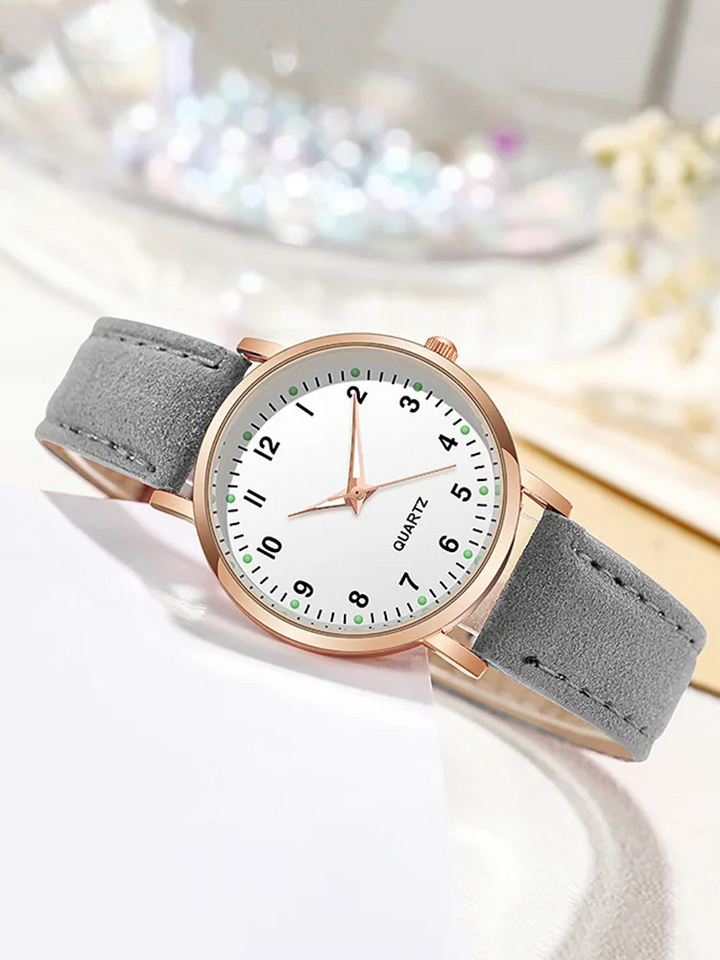 Montre or rose pour femme, bracelet en cuir. Un accessoire mode féminine indispensable, chic et élégant.