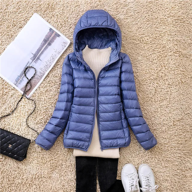 Blouson doudoune femme, compressible et chaud. Parfait pour l'hiver et les voyages légers.