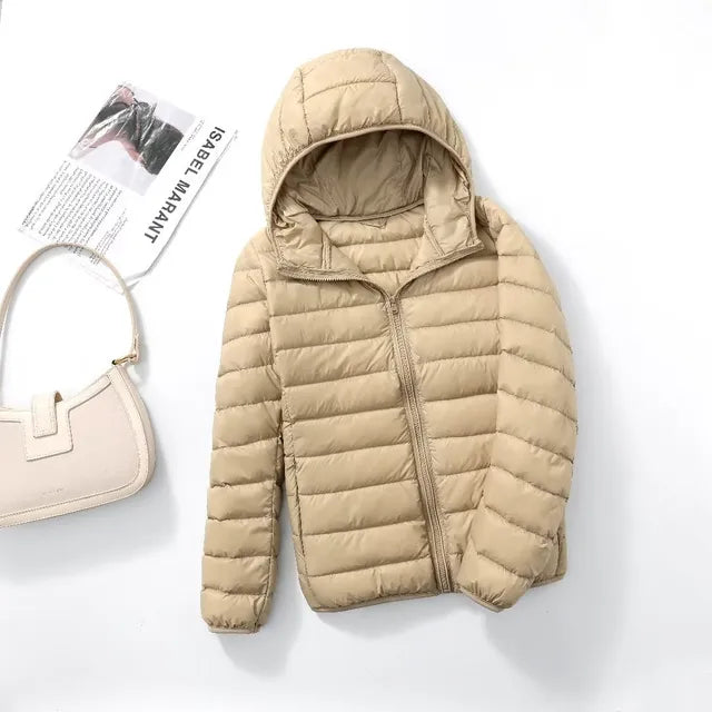 Blouson femme élégant, doudoune légère et chaude. Idéal pour un look urbain raffiné.