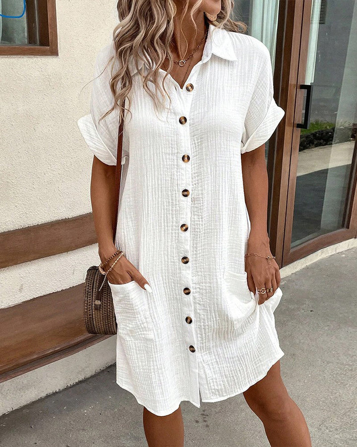 Robe chemise femme boutonnée fluide pour look décontracté printemps-été. Confort et style quotidien.