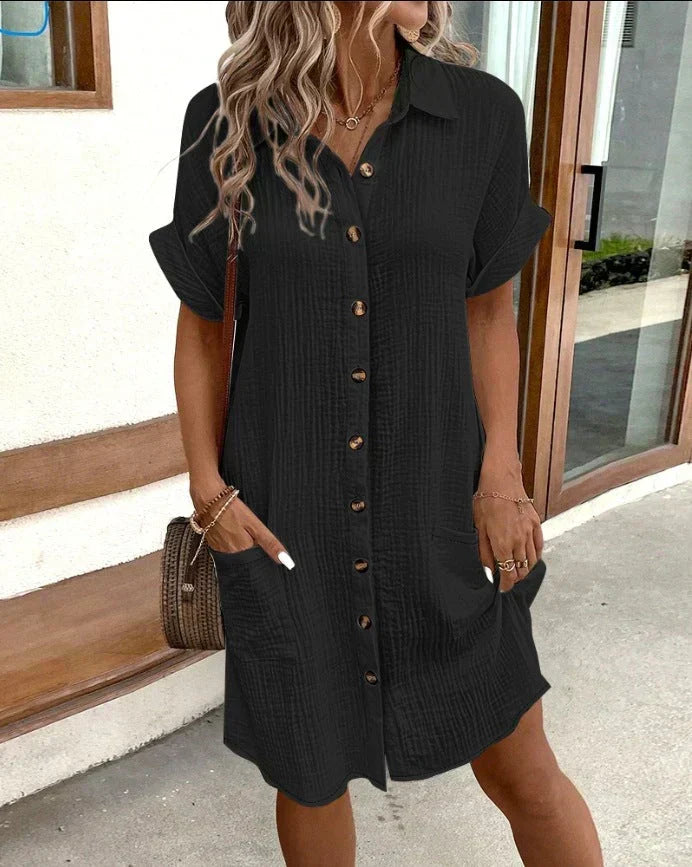 Robe chemise décontractée femme, boutonnée, élégante pour le quotidien. Un essentiel confortable et polyvalent.
