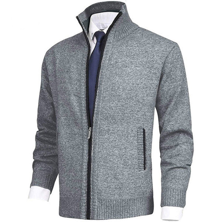 Cardigan polyvalent Lucas pour homme, s'adaptant à une tenue décontractée ou formelle chic.