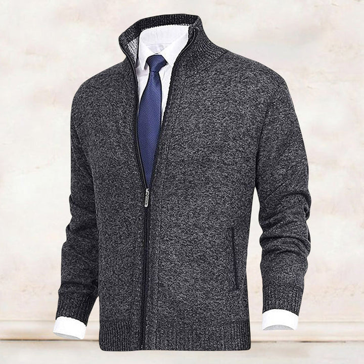 Gilet élégant Lucas pour homme, porté avec une chemise, idéal pour un style classique et pro.