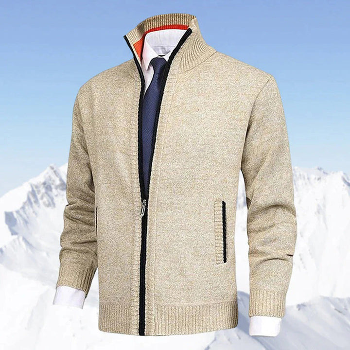 Vue de face du gilet Lucas pour homme, couleur unie, idéal pour un look élégant et décontracté.
