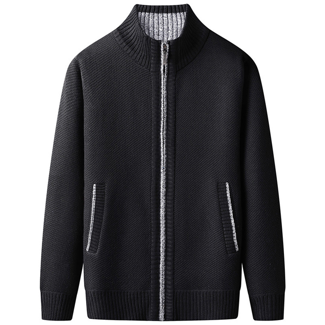 Gilet cardigan homme Lucas vert forêt, ajoutant une touche de couleur à la garde-robe masculine.