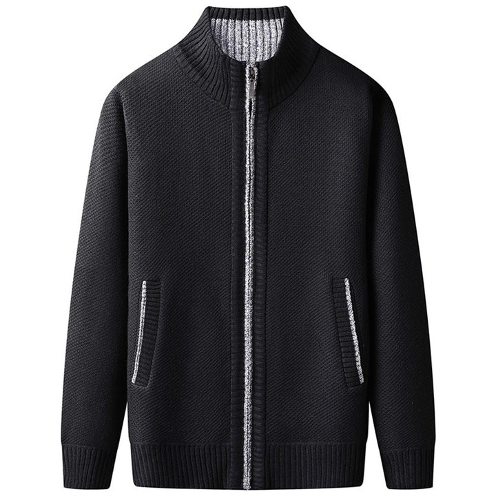 Gilet cardigan homme Lucas vert forêt, ajoutant une touche de couleur à la garde-robe masculine.