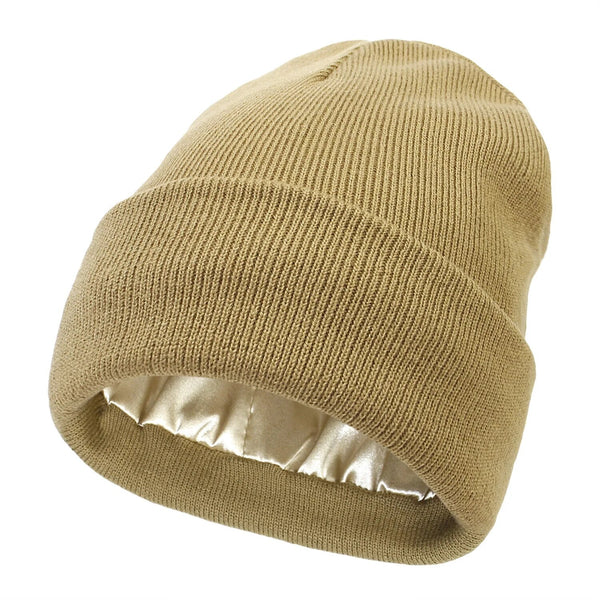 Ce bonnet d'hiver femme en laine et soie offre chaleur et une protection capillaire optimale.