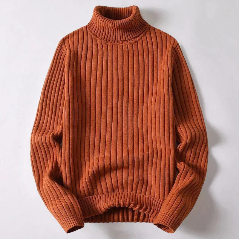 Gros plan sur la texture d'un pull col roulé homme, maille chaude et confortable, essentiel pour l'hiver.