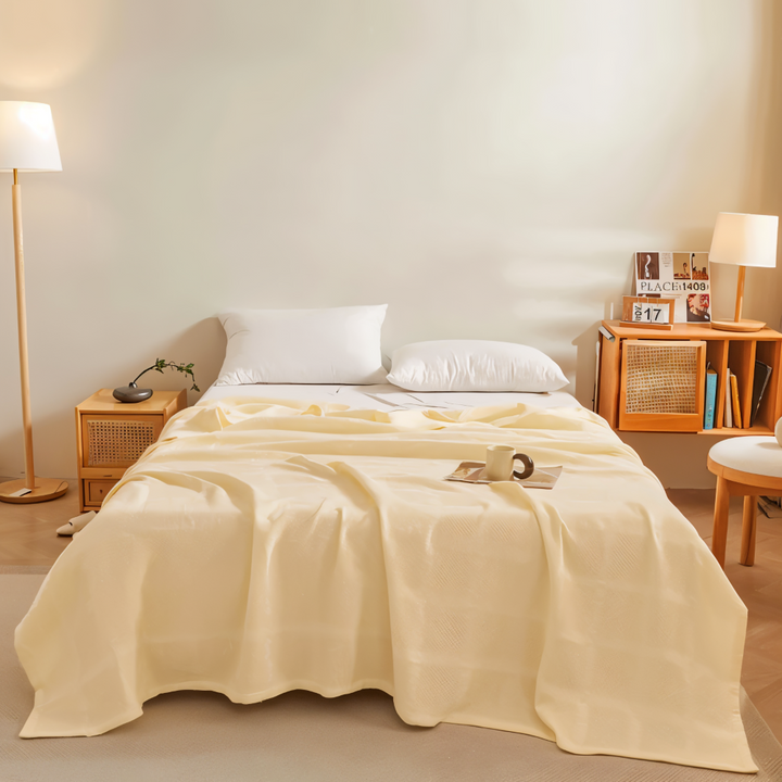 Doux plaid en coton motif vichy, jeté de canapé ou de lit, confortable et chic.