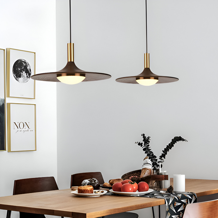 Suspension LED moderne ronde idéale pour salle à manger, ambiance chaleureuse.