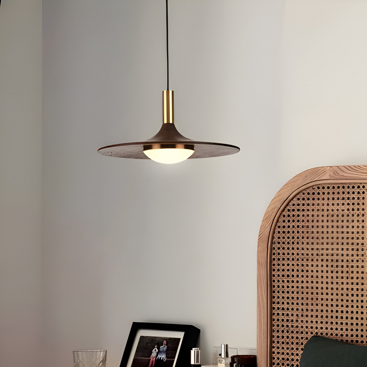 Luminaire suspendu nordique LED, design épuré et circulaire, éclairage contemporain.