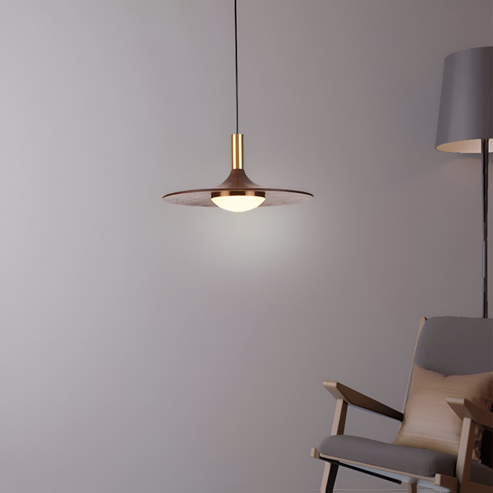 Suspension LED ronde, style nordique épuré, éclairage d'intérieur contemporain.