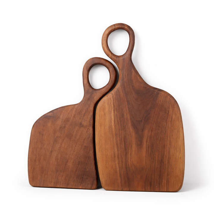 Ensemble de 2 planches à découper en noyer, résistantes, double face, pour une cuisine fonctionnelle et stylée.