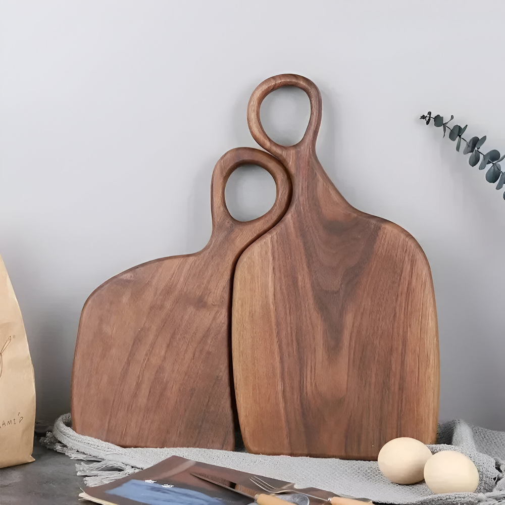 Ensemble 2 planches à découper en noyer, durables et élégantes pour préparation culinaire.