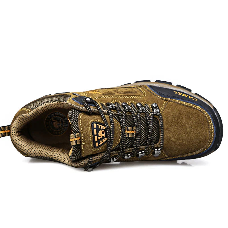 Bottes de randonnée homme antidérapantes, offrant adhérence et confort optimal pour l'outdoor.