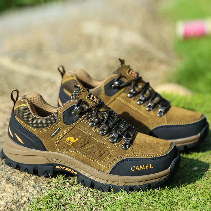Chaussures homme de trekking robustes et confortables, parfaites pour longues randonnées.