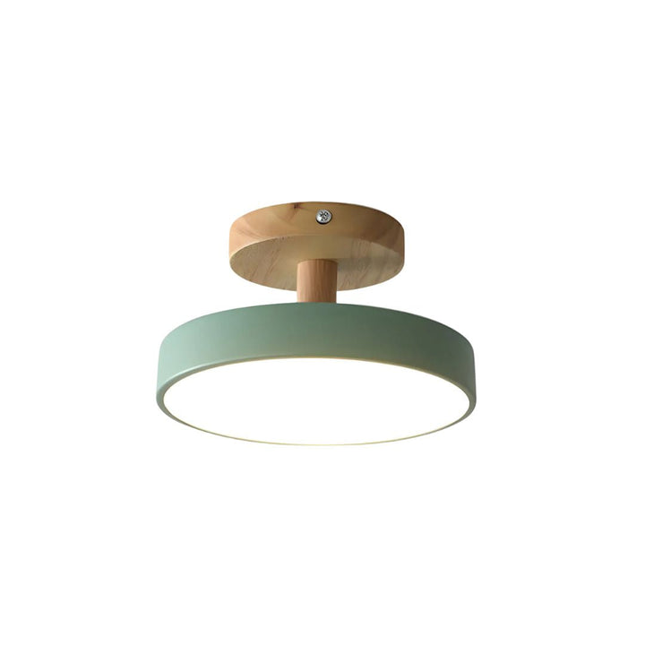 Lampe de plafond design moderne bois clair et couleurs pastel.