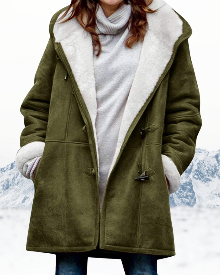 Veste duffle femme élégante et décontractée, longueur parfaite avec capuche pour affronter le froid de l'hiver.