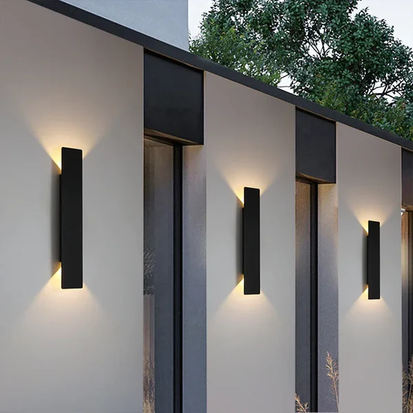 Applique murale LED Aqualume étanche IP65, design moderne gris. Idéale pour éclairage extérieur de jardin ou terrasse.