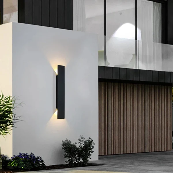 Éclairage mural LED Aqualume extérieur, étanche IP65, design moderne gris. Idéal pour économie d'énergie au jardin.