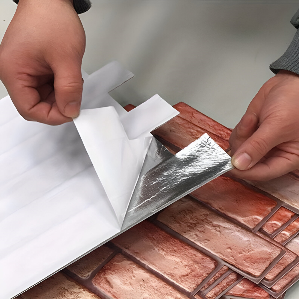 Panneaux muraux 3D auto-adhésifs en PVC, design brique réaliste pour une rénovation intérieure rapide et stylée.