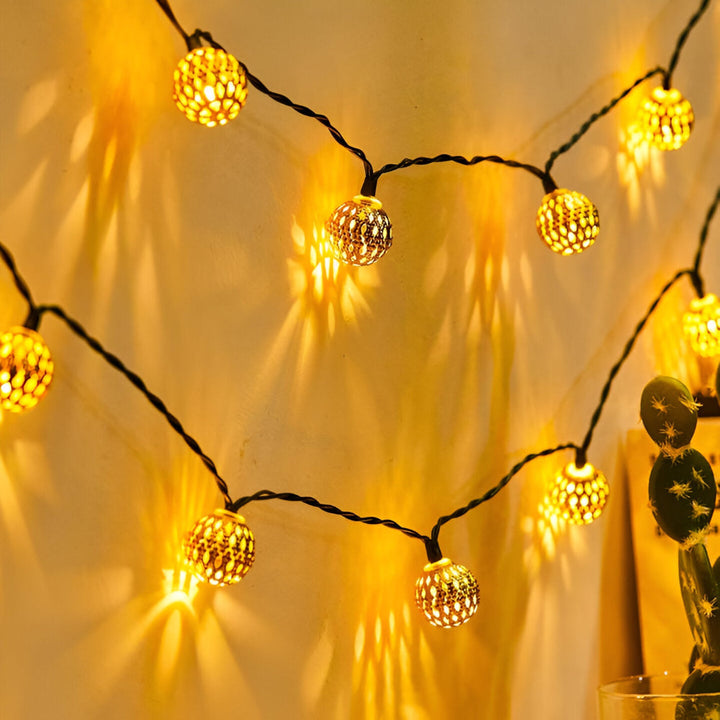 Éclairage solaire de jardin : guirlande LED étanche à lanternes marocaines pour une ambiance unique.