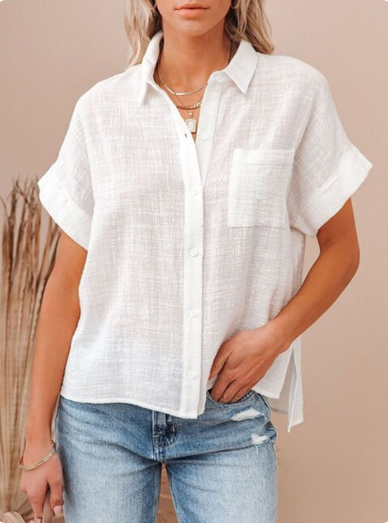 Blouse femme chic et confortable, coupe décontractée, manches courtes, parfaite pour un look moderne printanier.