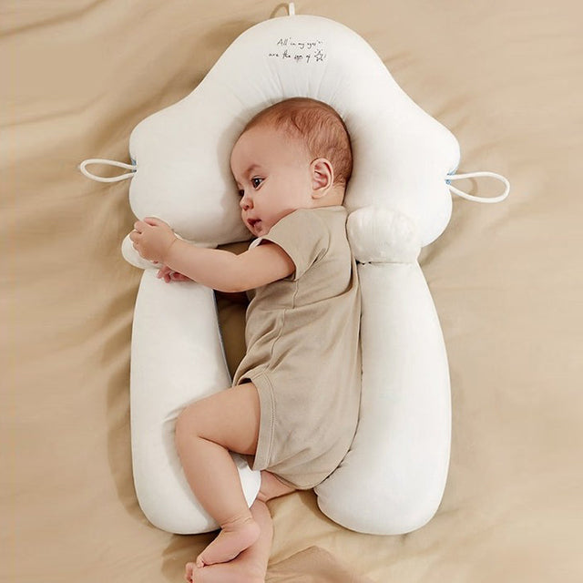 Coussin de sommeil ergonomique pour bébé, offrant confort optimal et sécurité au nouveau-né de 0 à 12 mois.