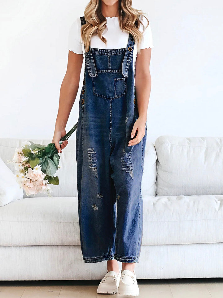 Salopette jean femme décontractée oversize, coupe ample, jambes larges, style casual et très confortable.