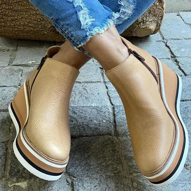 Intérieur douillet des bottes Leony. Assure chaleur et confort optimal pour les pieds des femmes.