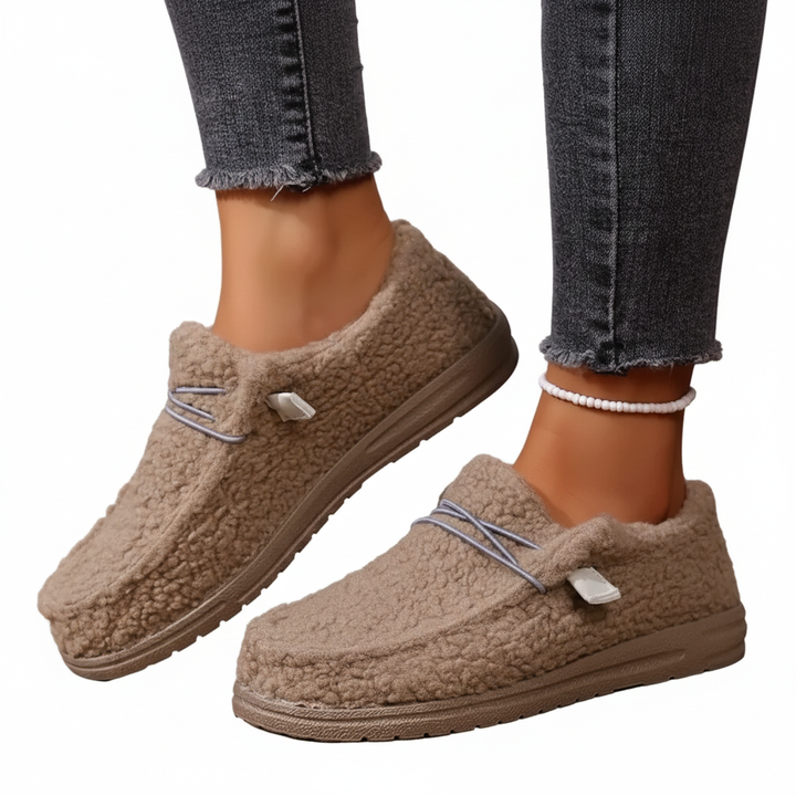 Chaussons femme Wendy chauds et doux, parfaits pour l'intérieur ou l'extérieur. Confort hivernal assuré.