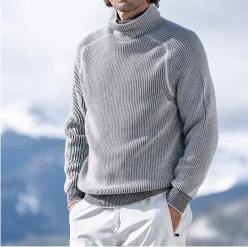 Pull col roulé beige homme élégant, chaud et confortable. Idéal pour un look mode masculine d'hiver.