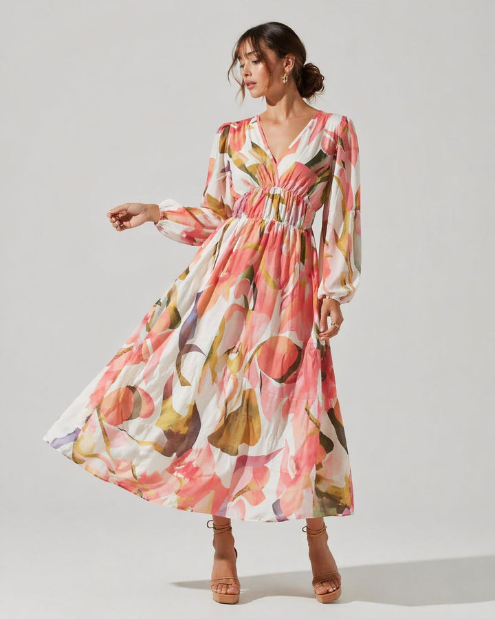Robe midi fleurie femme, parfaite pour une tenue de soirée ou événement estival. Tissu confortable et style printanier.