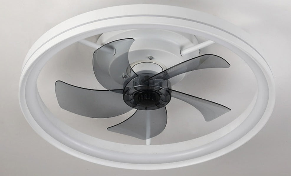 Rafraîchissez votre intérieur avec ce ventilateur de plafond LED intelligent, doté d'une télécommande pratique.