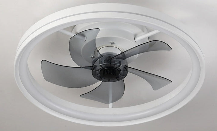 Rafraîchissez votre intérieur avec ce ventilateur de plafond LED intelligent, doté d'une télécommande pratique.